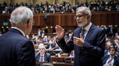 US | Khabrain Hindustan | Senator's Remark On Democracy | External Affairs Minsiter | S Jaishankar | Munich |
