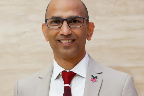 Prices | Khabrain Hindustan | Suresh p lyenger | Retail diamond | India, says De Beers |